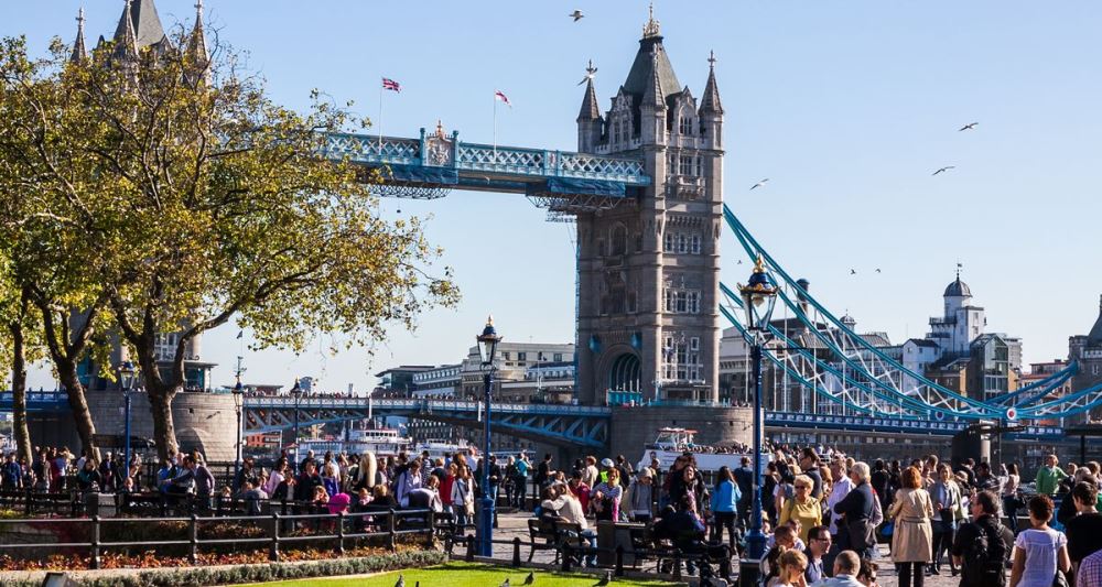 Britania pergatitet per temperaturat ekstreme, mbyllen shkollat